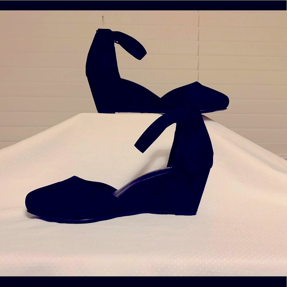 Luoika Wedge Strap Black Shoe Size 8.5M NWOT